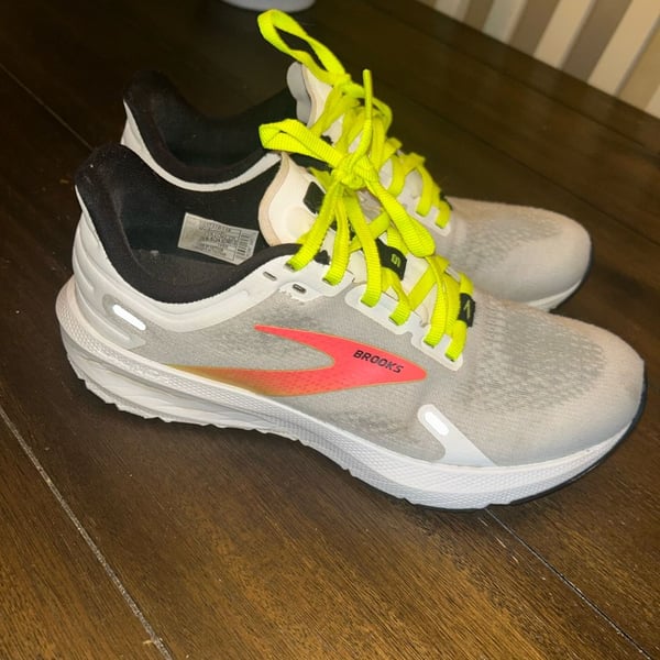 Brooks Launch 9 Women's Running Shoes Size 7.5 Grey Neon Yellow