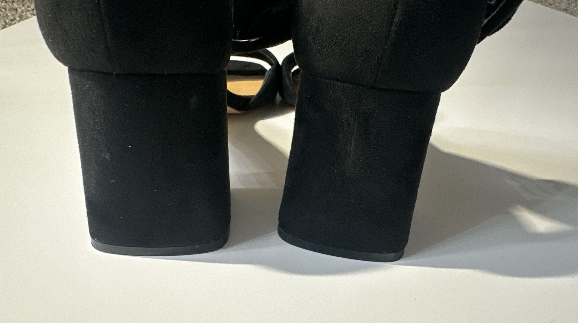 Chinese Laundry Yippy Black Suede Block Heel Sandals Size 8 4
