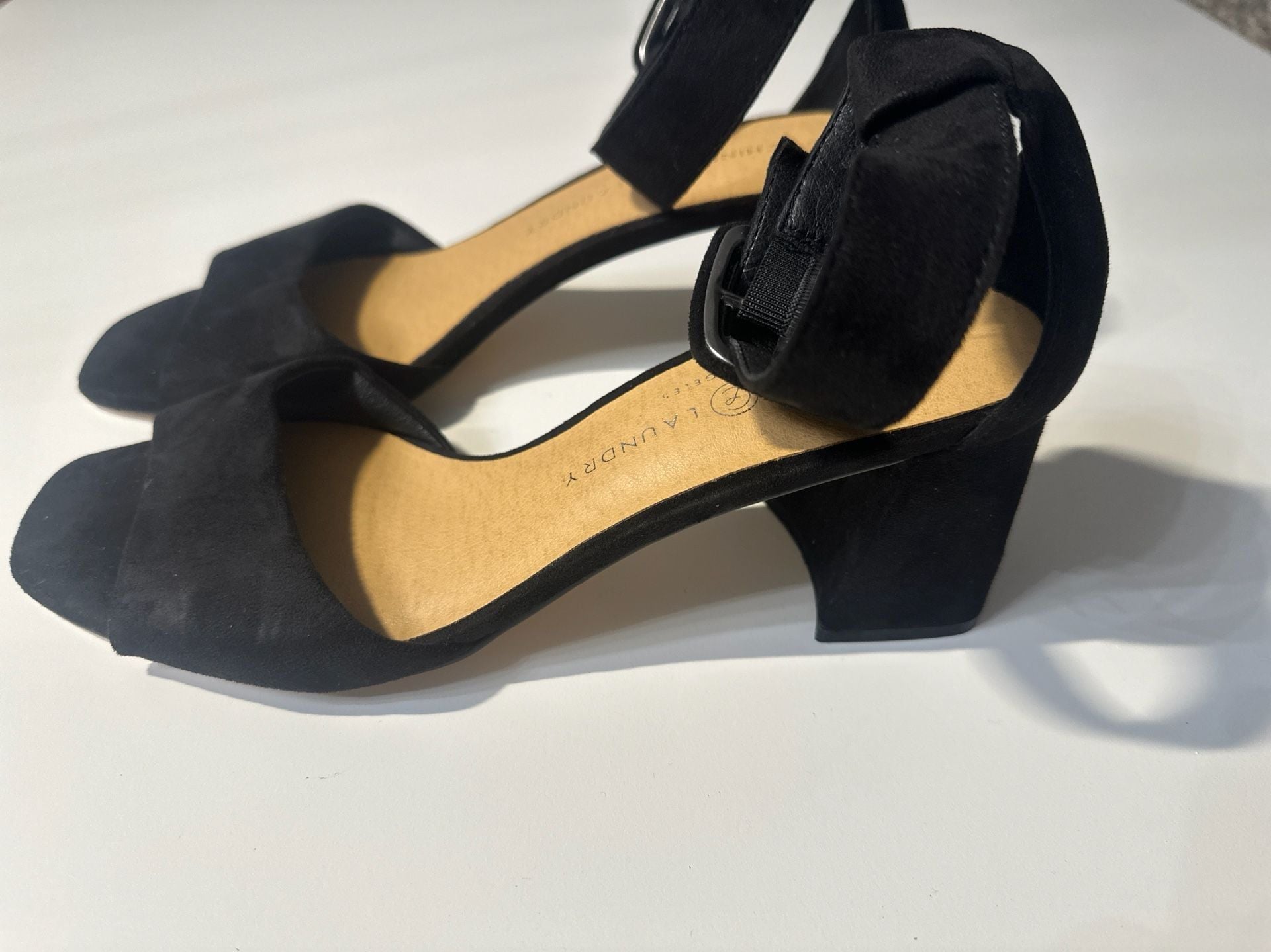 Chinese Laundry Yippy Black Suede Block Heel Sandals Size 8 6