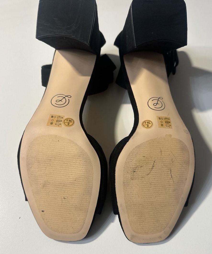 Chinese Laundry Yippy Black Suede Block Heel Sandals Size 8 8
