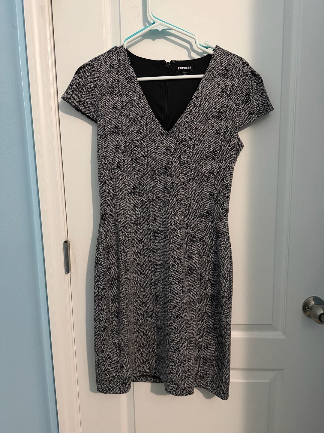 Express Black and White Herringbone V-Neck Sheath Dress Size M 2