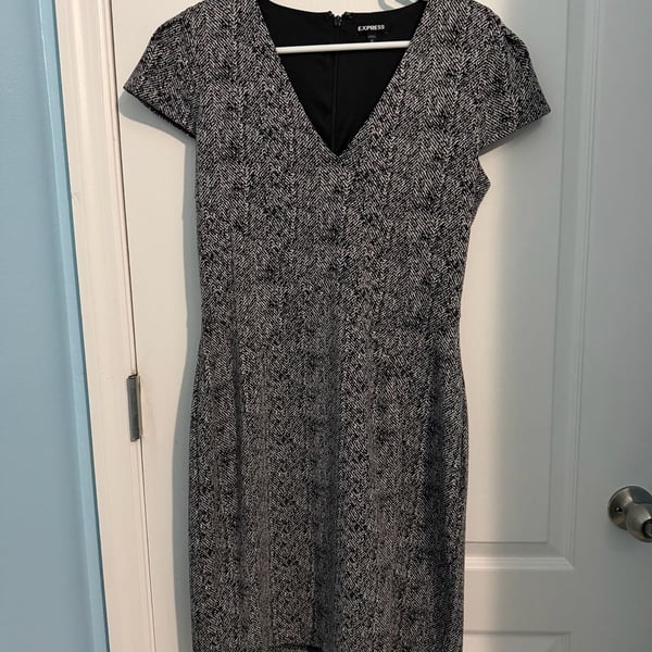 Express Black and White Herringbone V-Neck Sheath Dress Size M