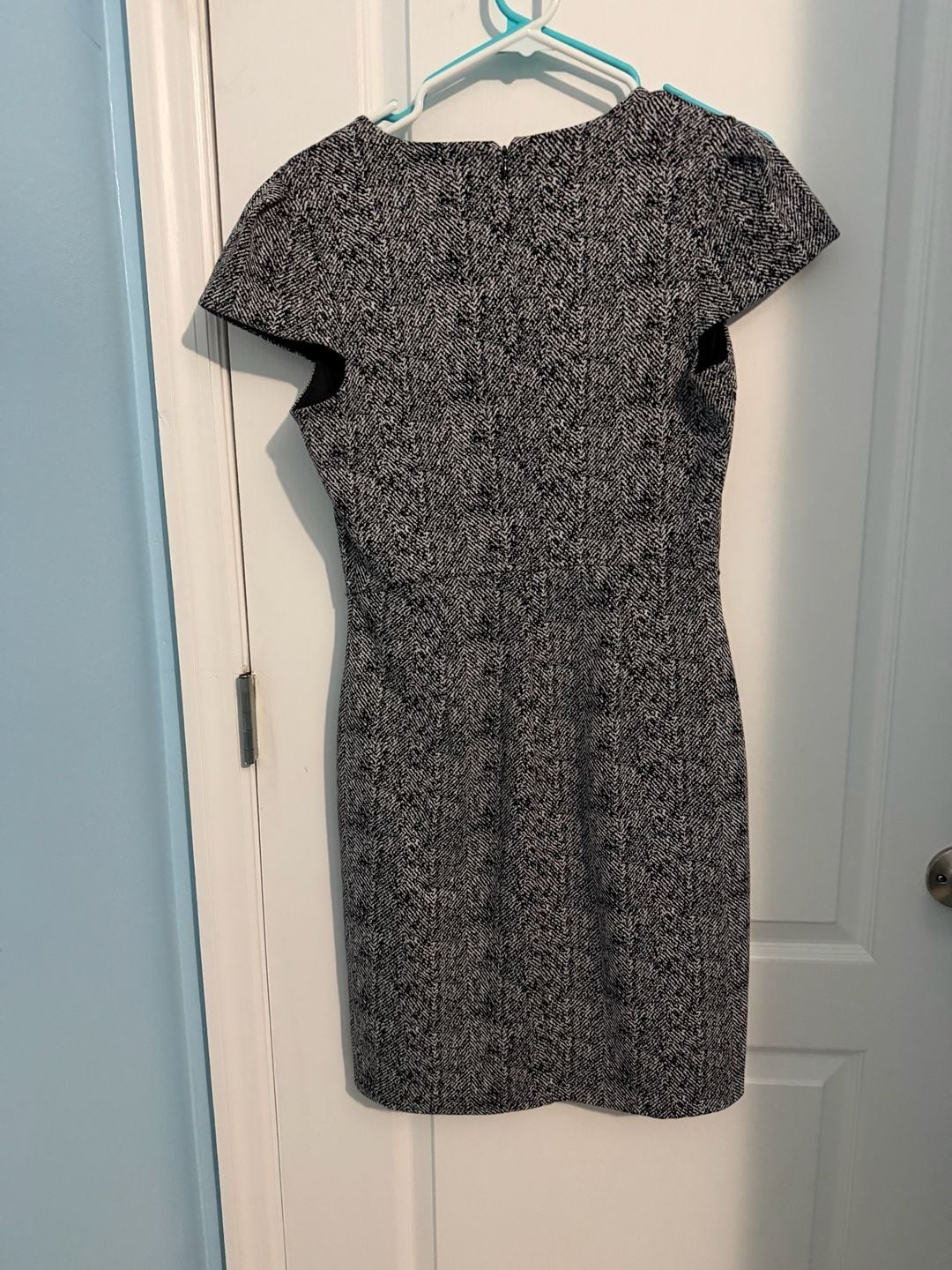 Express Black and White Herringbone V-Neck Sheath Dress Size M 3