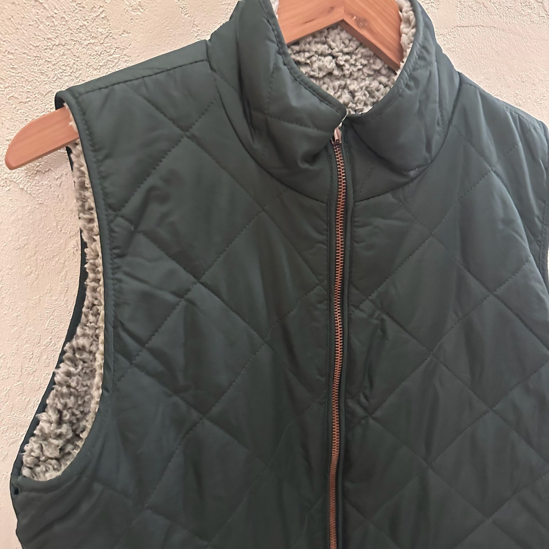Thread & Supply Reversible Quilted Sherpa Vest Hunter Green Size Large 3