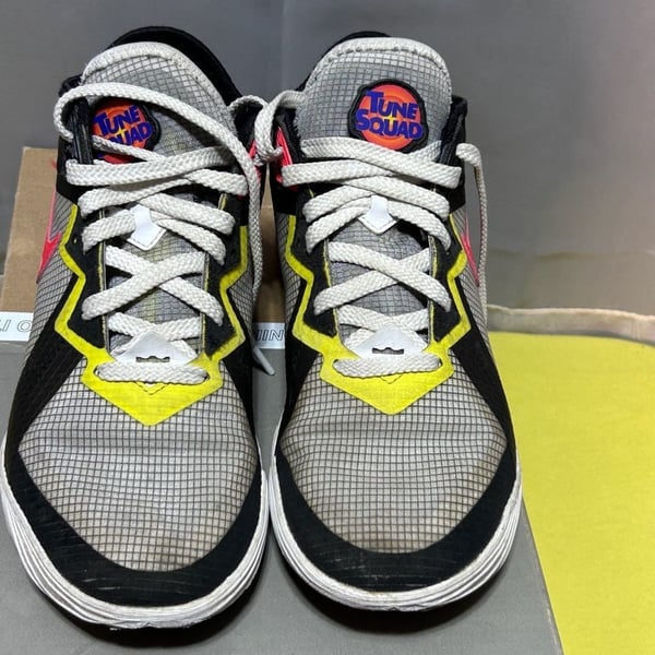 Nike LeBron 18 Low Space Jam Sylvester vs Tweety