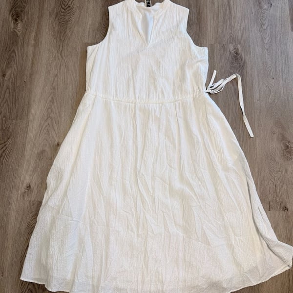 Anne Klein White Sleeveless Crinkle Midi Dress with Side Tie Size 16