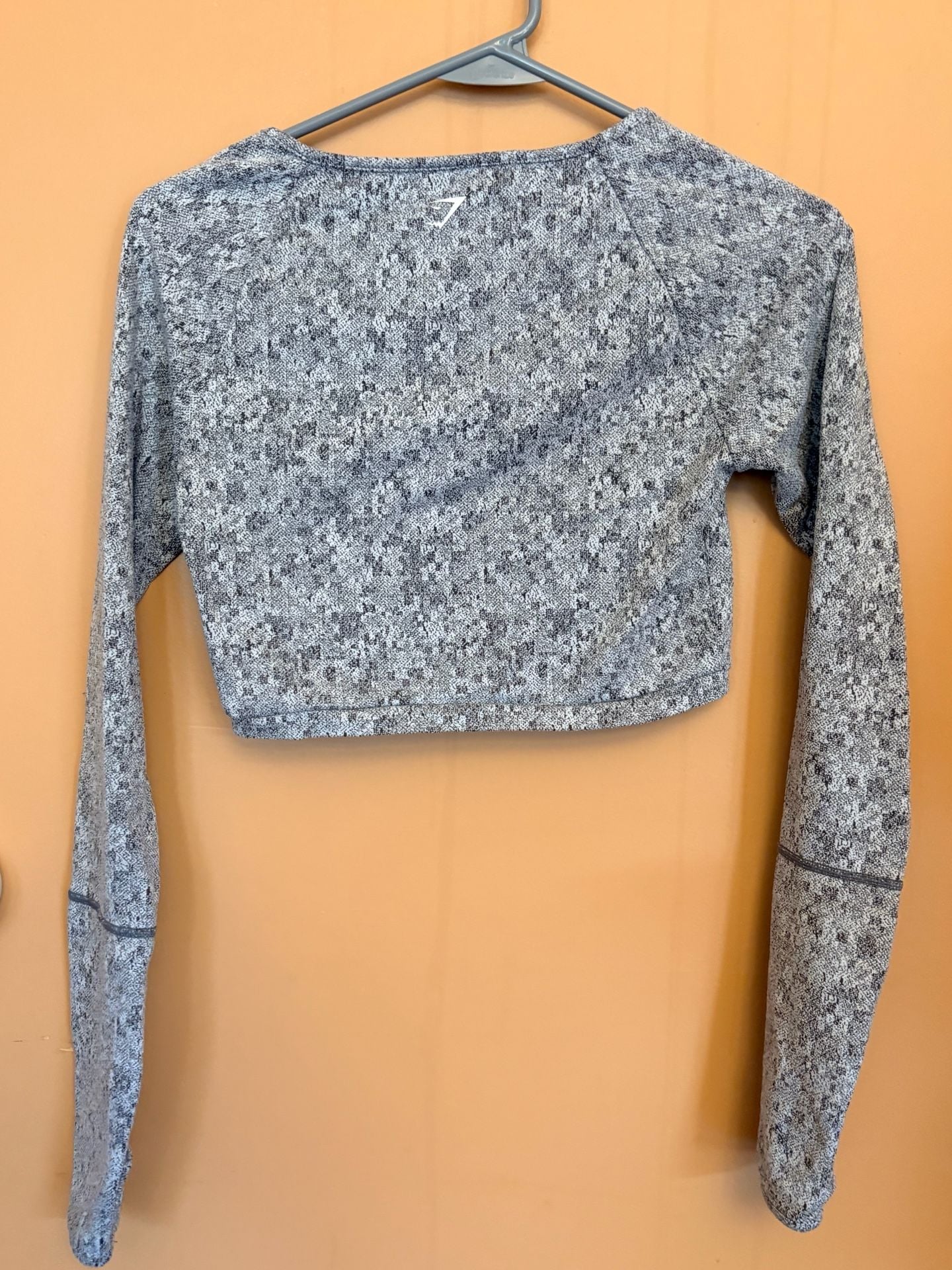 Gymshark Fleur texture long sleeve crop top Size:... 4