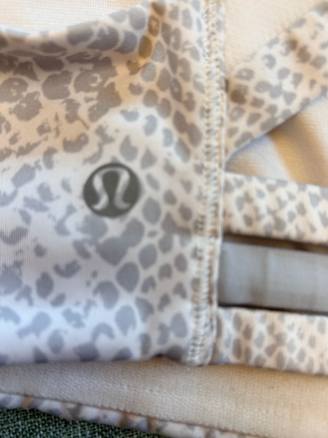 Lululemon On Your Way Bra - Desert Snake White Silver Fox / White / Silver Fox - 4