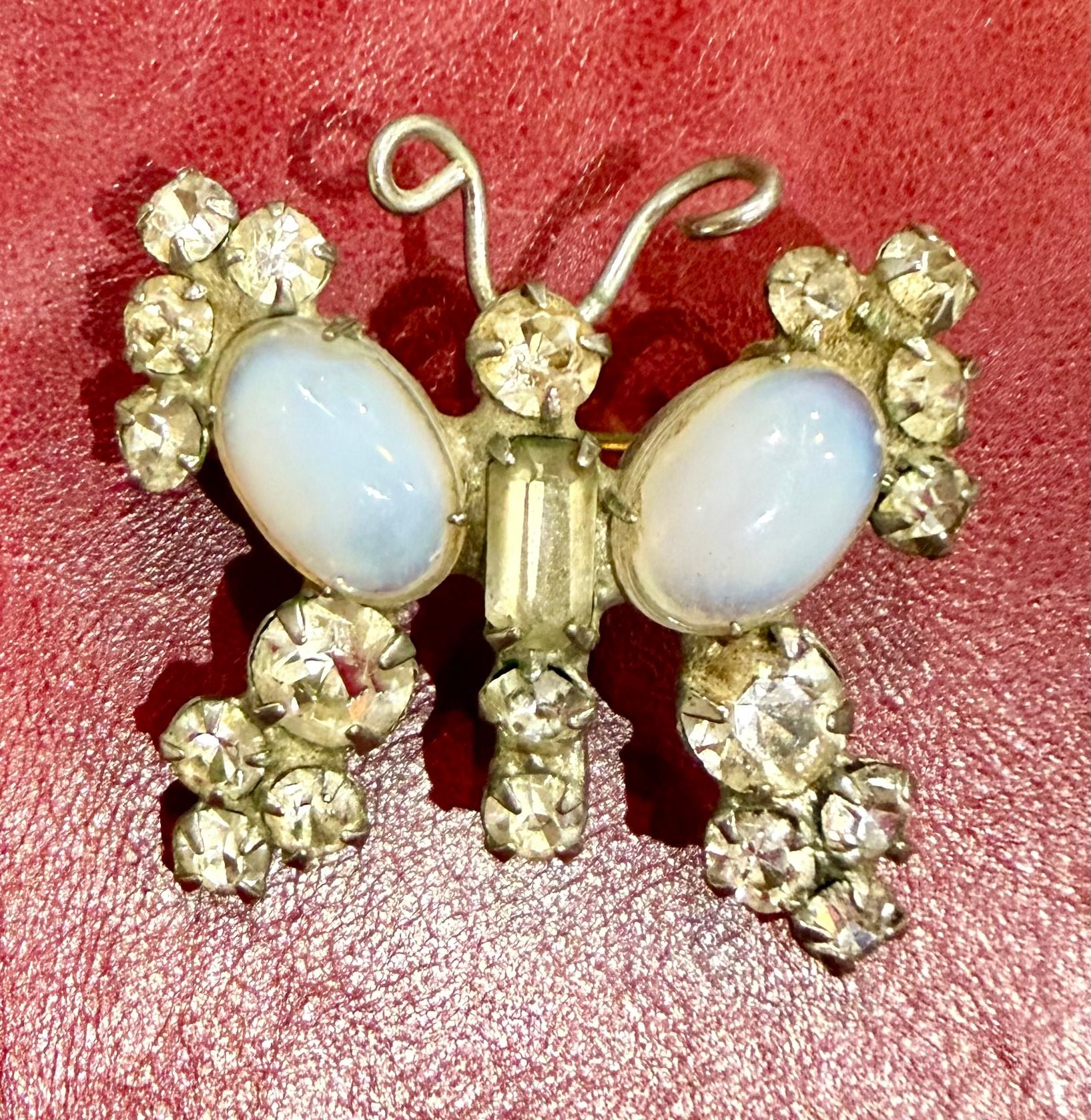 Vintage Large Gold Tone Rhinestone Butterfly Pin Brooch Unsigned. 2