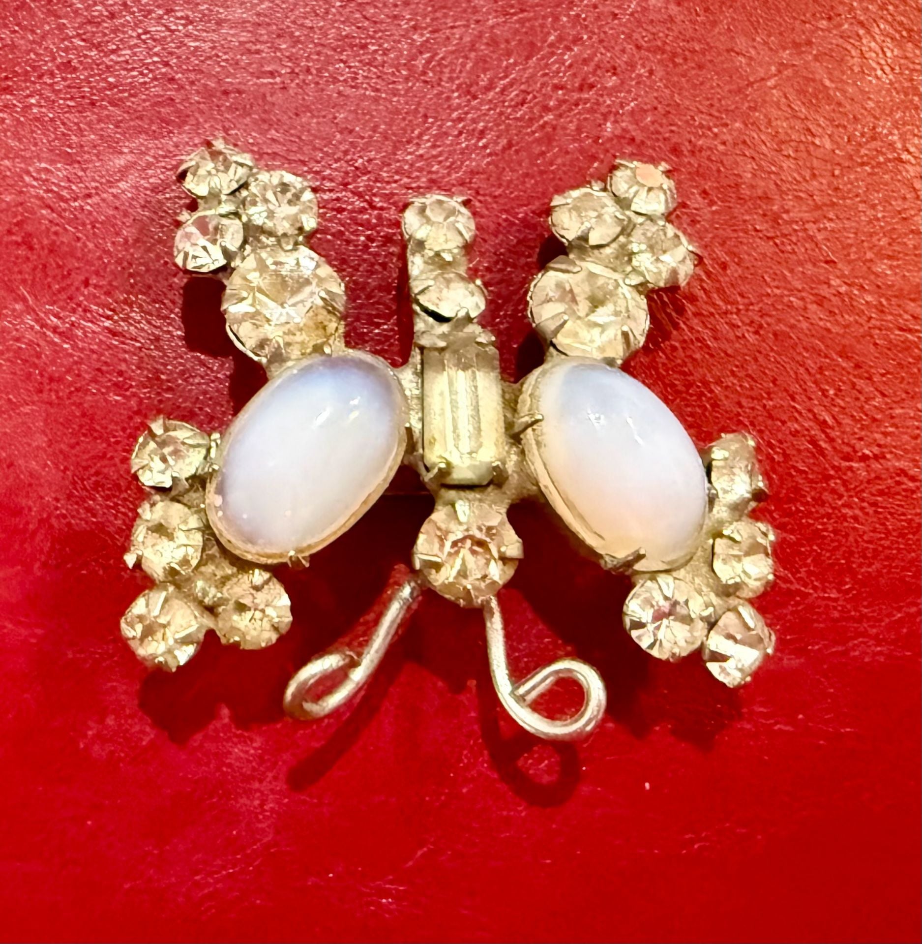 Vintage Large Gold Tone Rhinestone Butterfly Pin Brooch Unsigned. 4