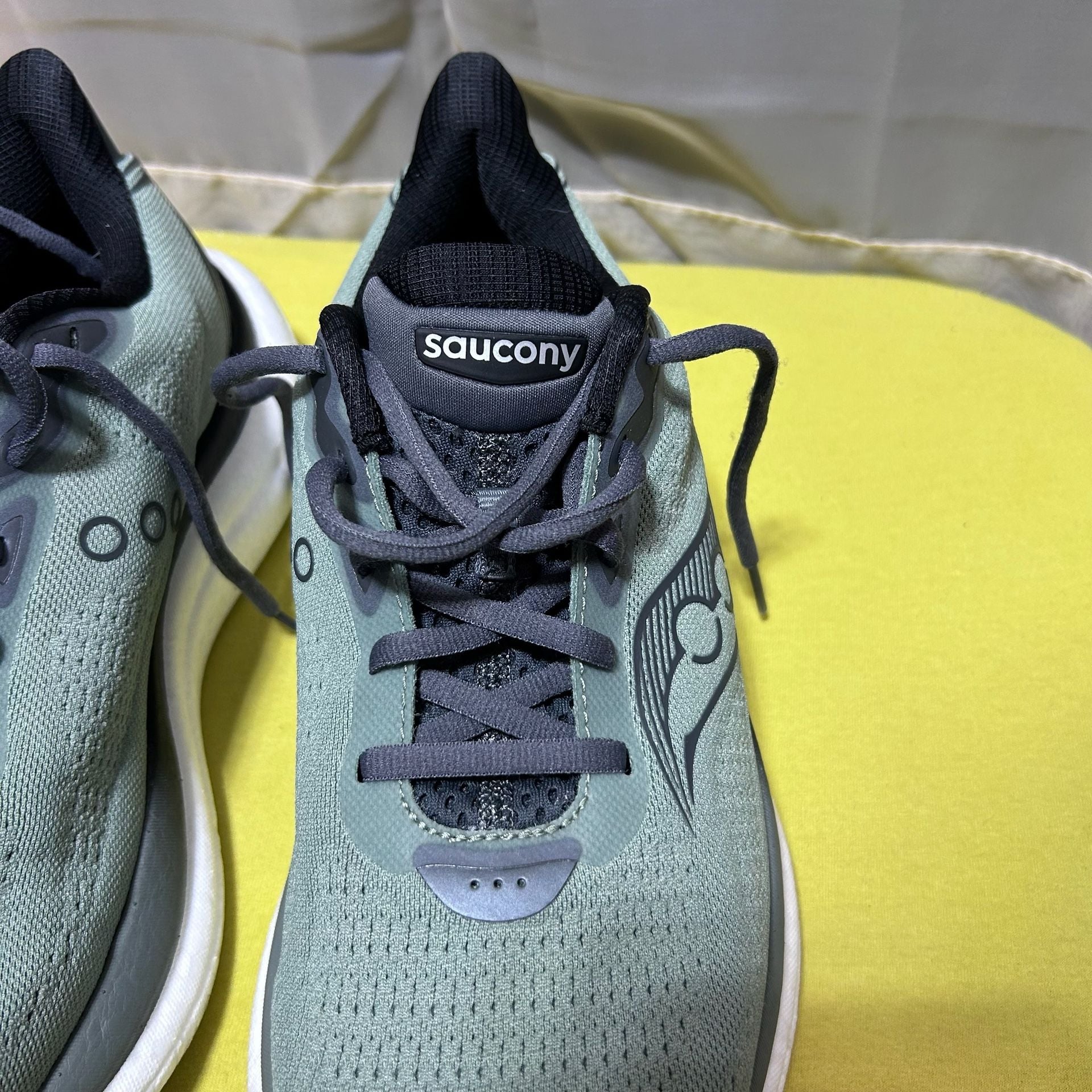 Saucony Triumph 23 Men's Running Shoes Iceberg Carbon Size 8.5 Wide 8