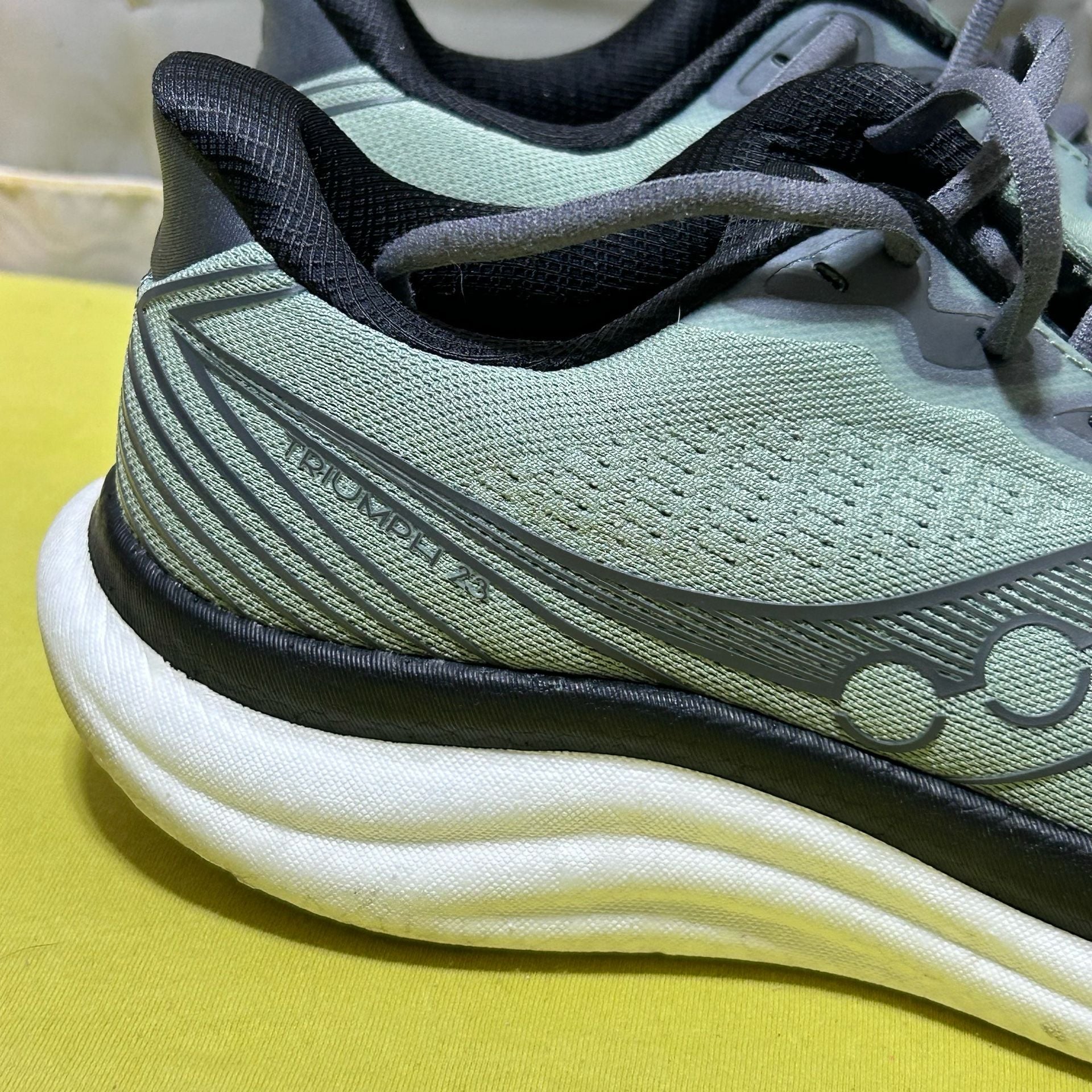 Saucony Triumph 23 Men's Running Shoes Iceberg Carbon Size 8.5 Wide 9