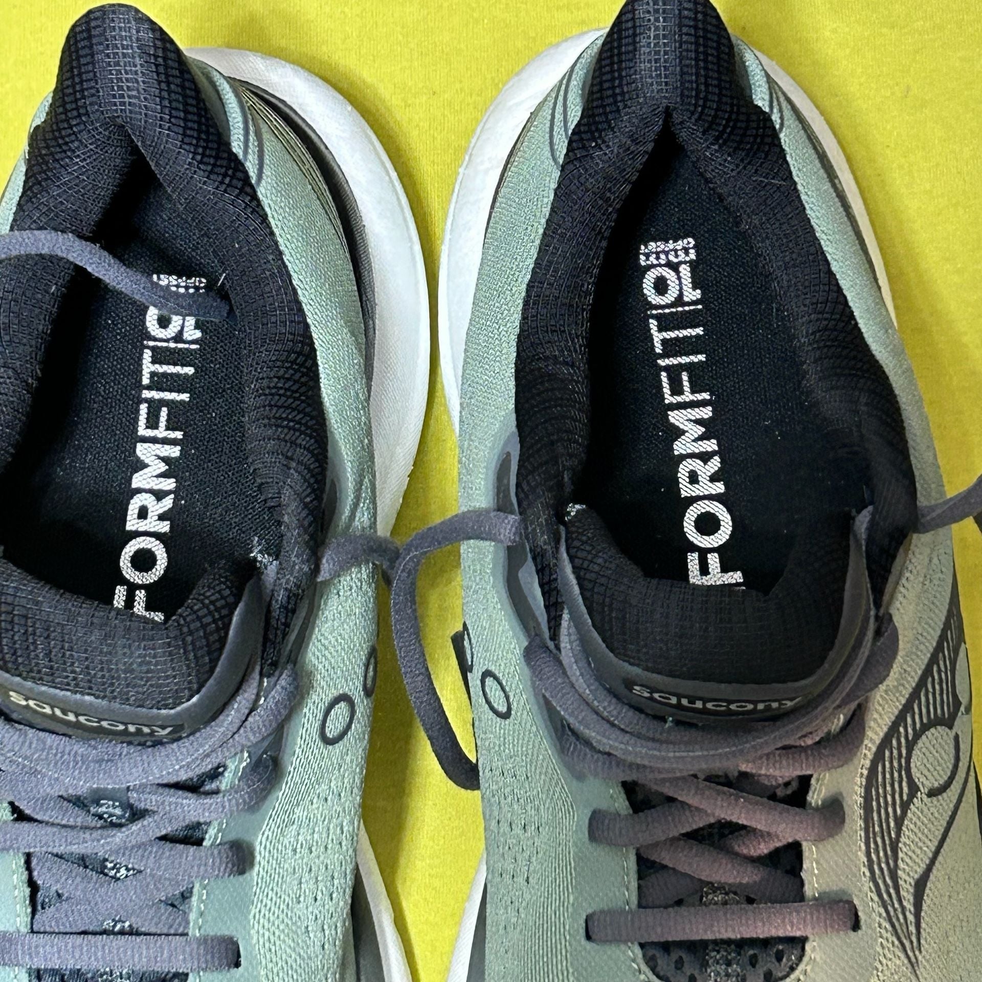 Saucony Triumph 23 Men's Running Shoes Iceberg Carbon Size 8.5 Wide 12