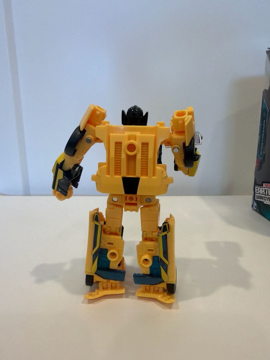 Transformers War for Cybertron: Earthrise Deluxe Class WFC-E36 Sunstreaker 4