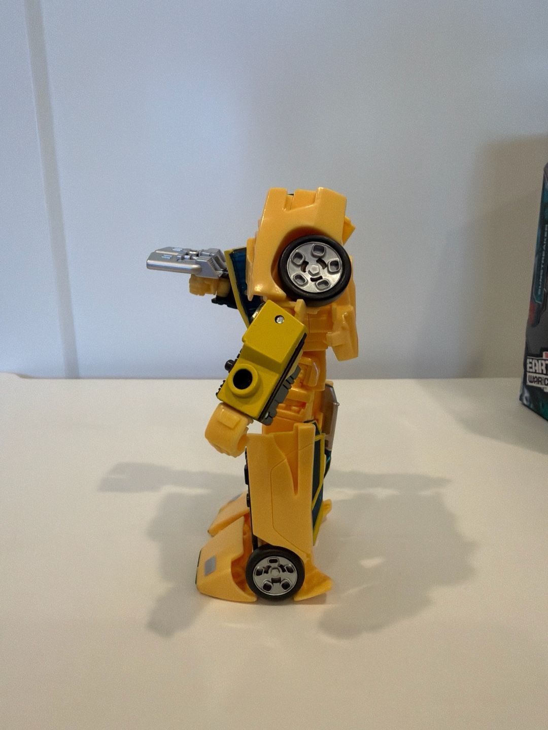 Transformers War for Cybertron: Earthrise Deluxe Class WFC-E36 Sunstreaker 5