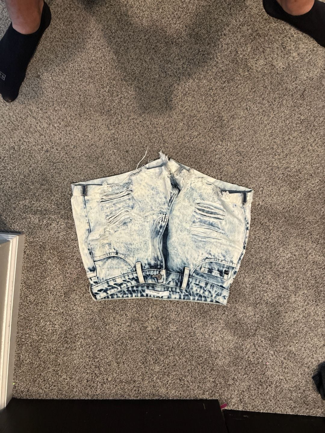 KanCan Acid Wash Distressed Cuffed Denim Shorts Size 9/28 6