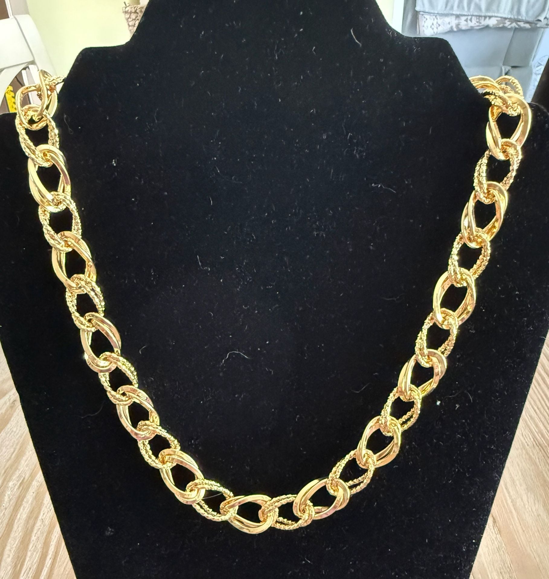 G Italy 18K Gold Plated Chunky Alternating Smooth and Textured Link Necklace 2