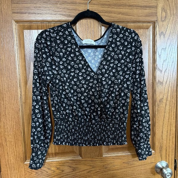 Kaileigh Black Floral Smocked Waist Surplice Top Size XSP