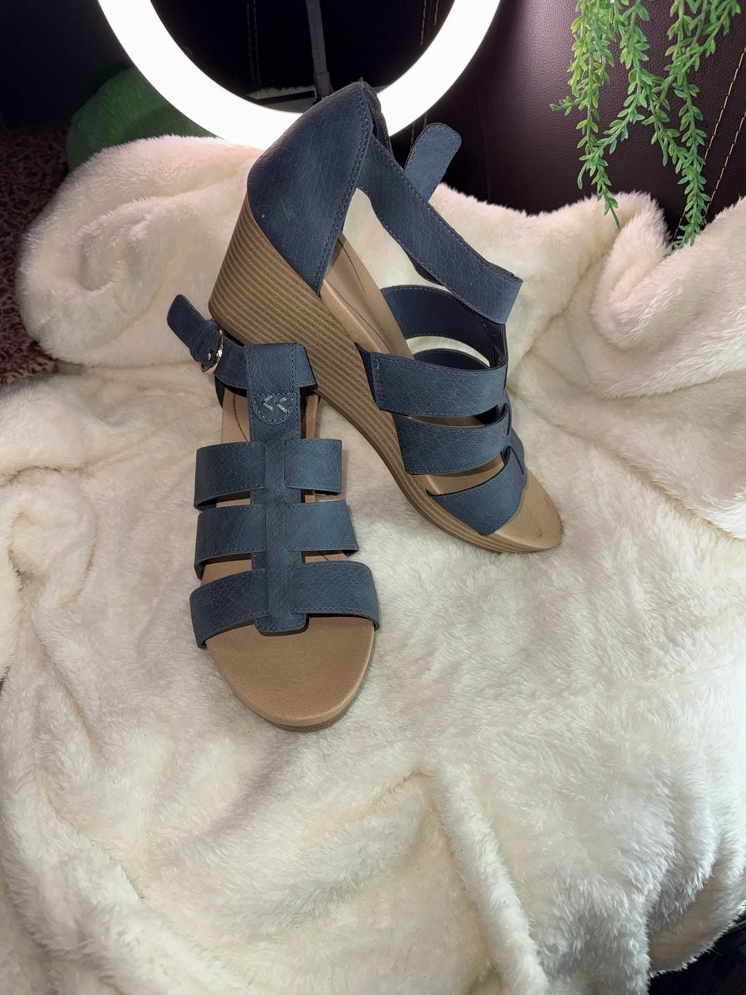 Dr. Scholl's Women's Bailey Blue Reptile Print Strappy Wedge Sandals 5