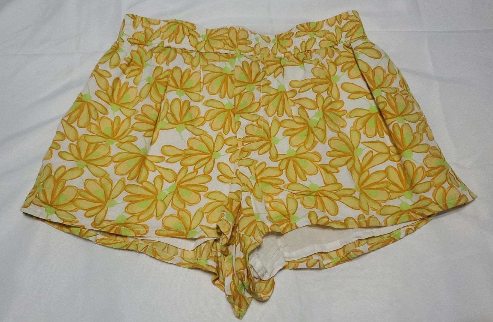 Zara Yellow and Green Floral Daisy Print Shorts Size Small 2
