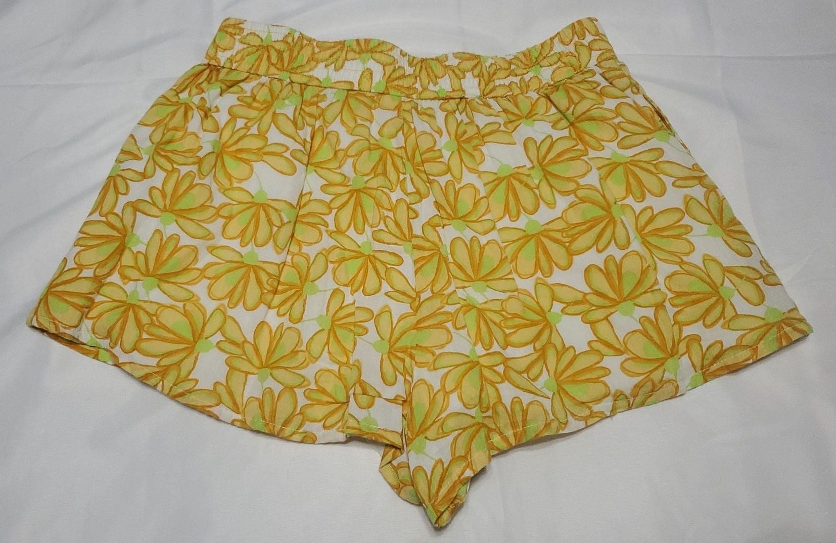 Zara Yellow and Green Floral Daisy Print Shorts Size Small 3