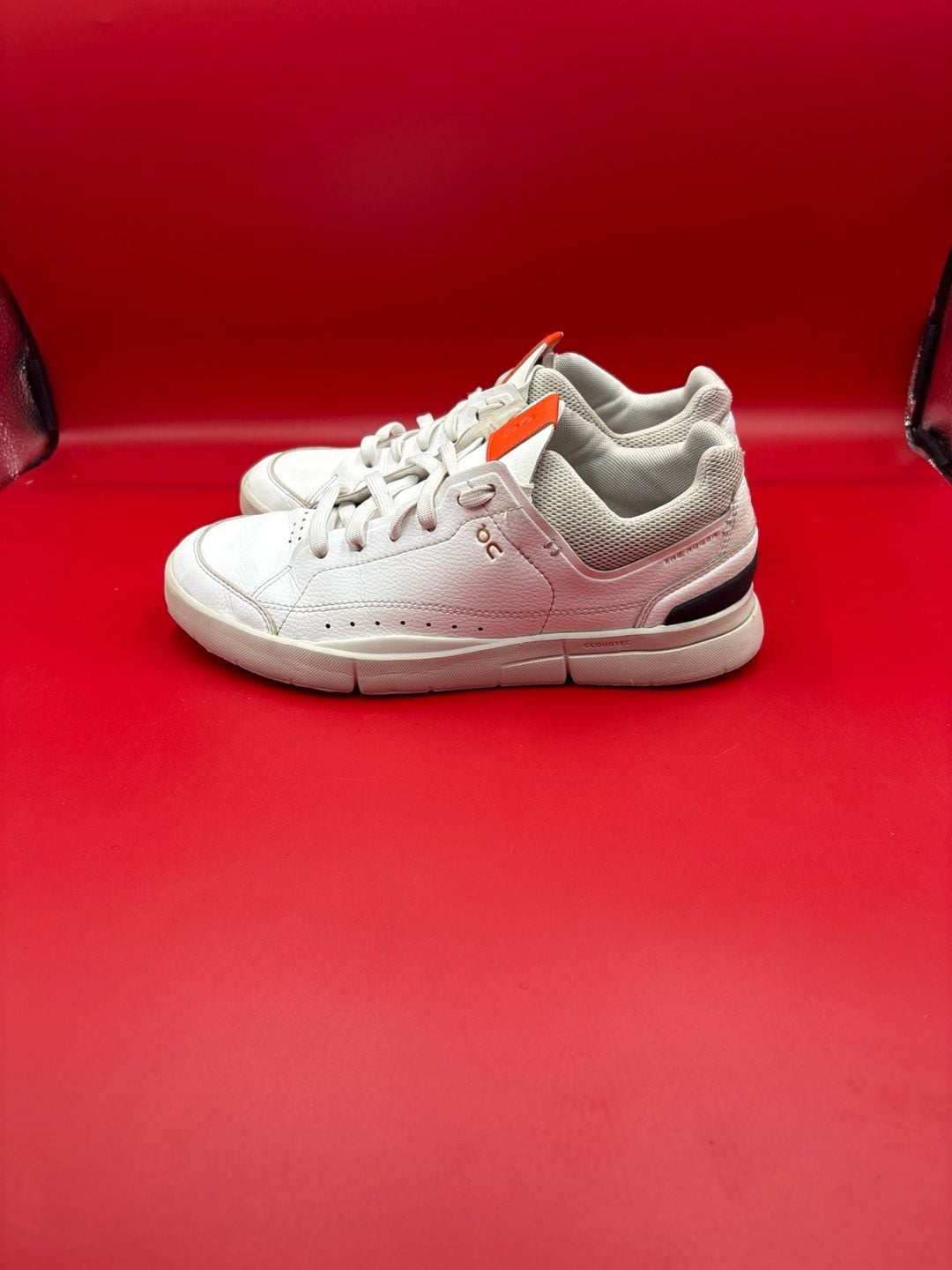 On Running The Roger Clubhouse White Orange Women's Size 8.5 2