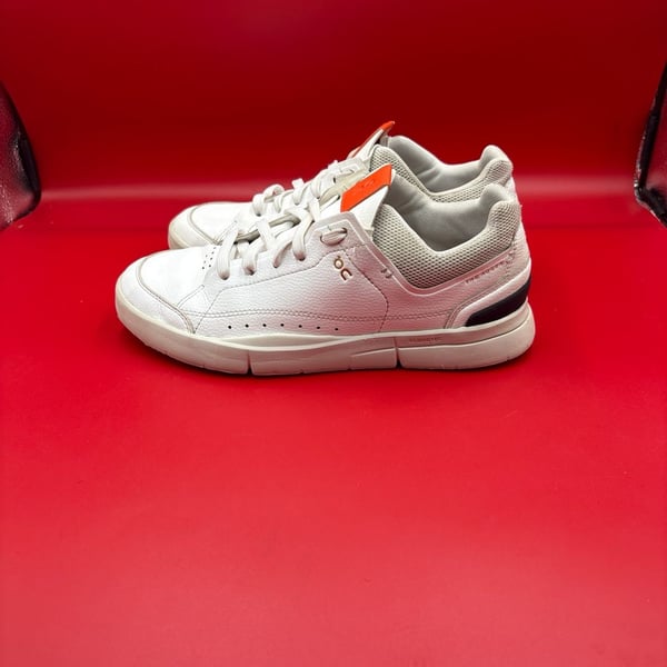 On Running The Roger Clubhouse White Orange Women's Size 8.5