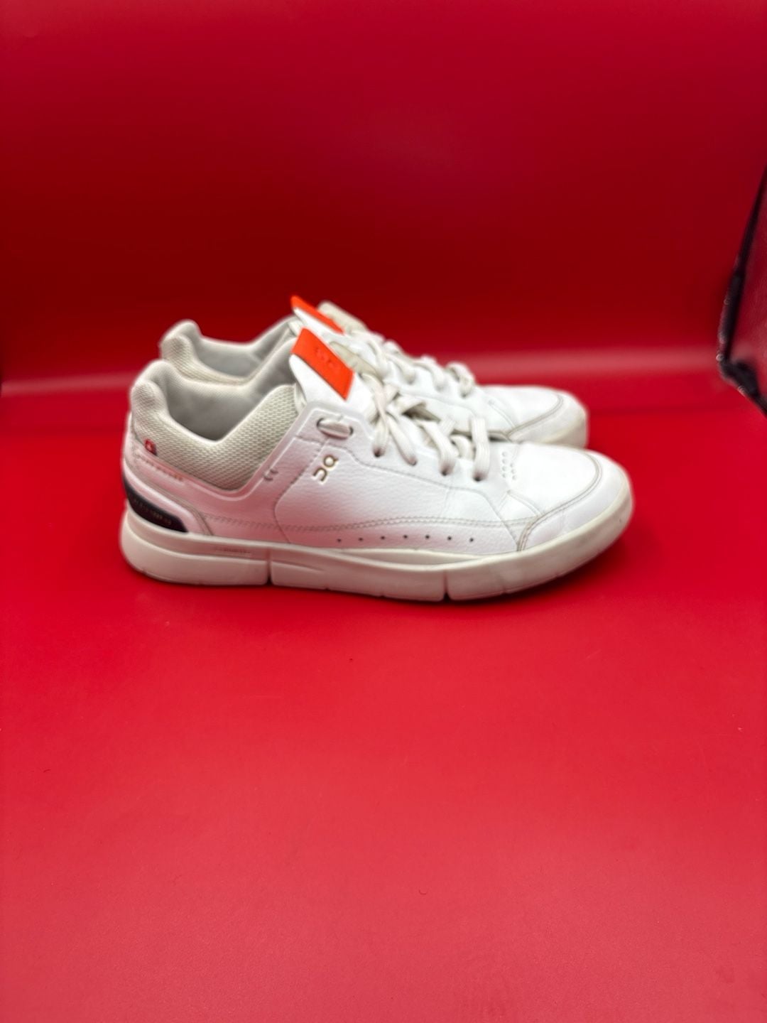 On Running The Roger Clubhouse White Orange Women's Size 8.5 4