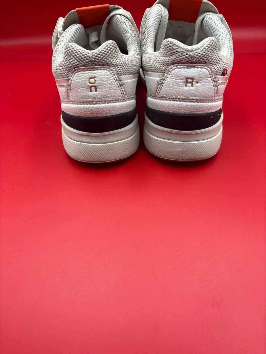 On Running The Roger Clubhouse White Orange Women's Size 8.5 5