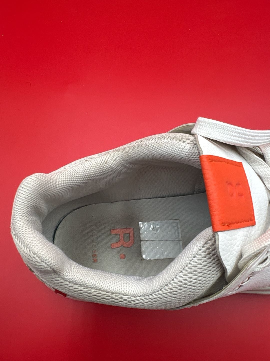 On Running The Roger Clubhouse White Orange Women's Size 8.5 7