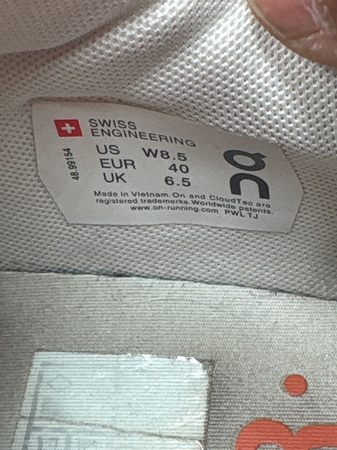 On Running The Roger Clubhouse White Orange Women's Size 8.5 8