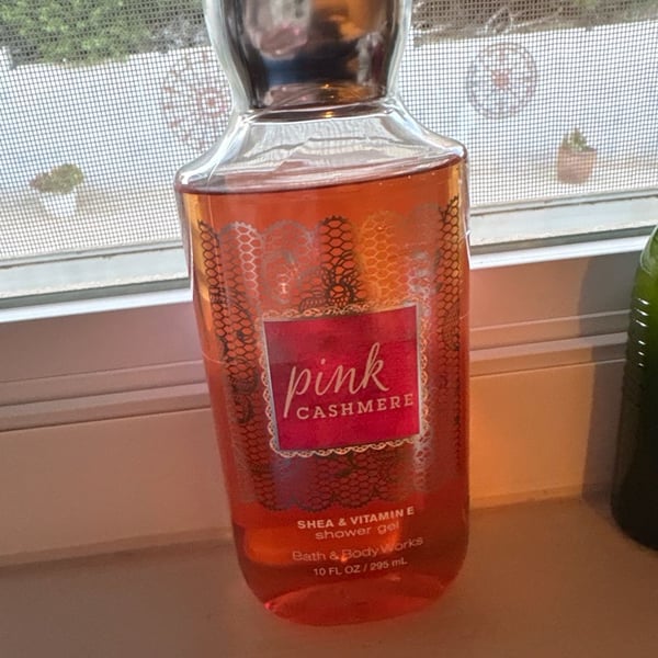 Bath & Body Works Pink Cashmere Shea & Vitamin E Shower Gel 10 fl oz