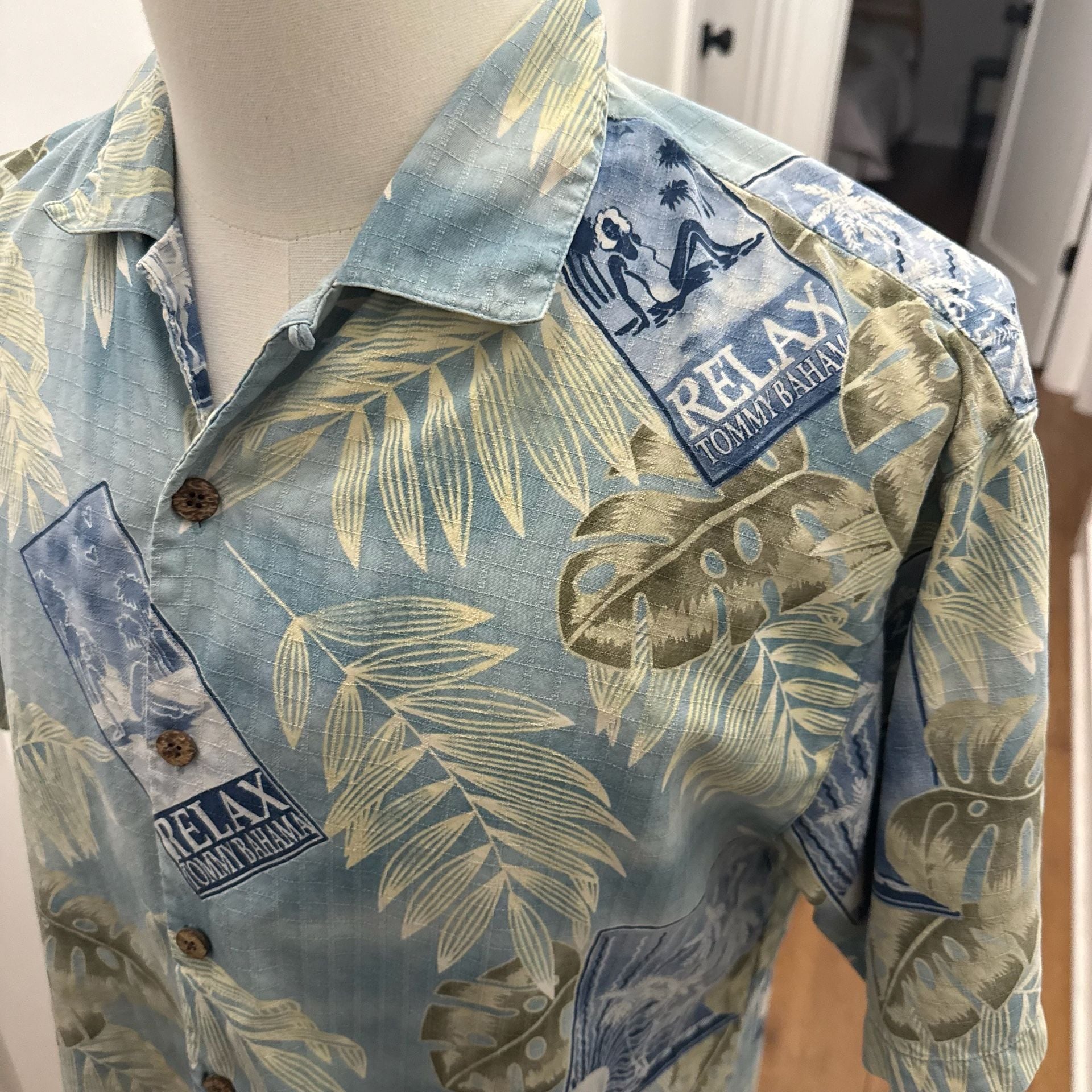Tommy Bahama Relax 100% Silk Tropical Hawaiian Shirt Size M 4