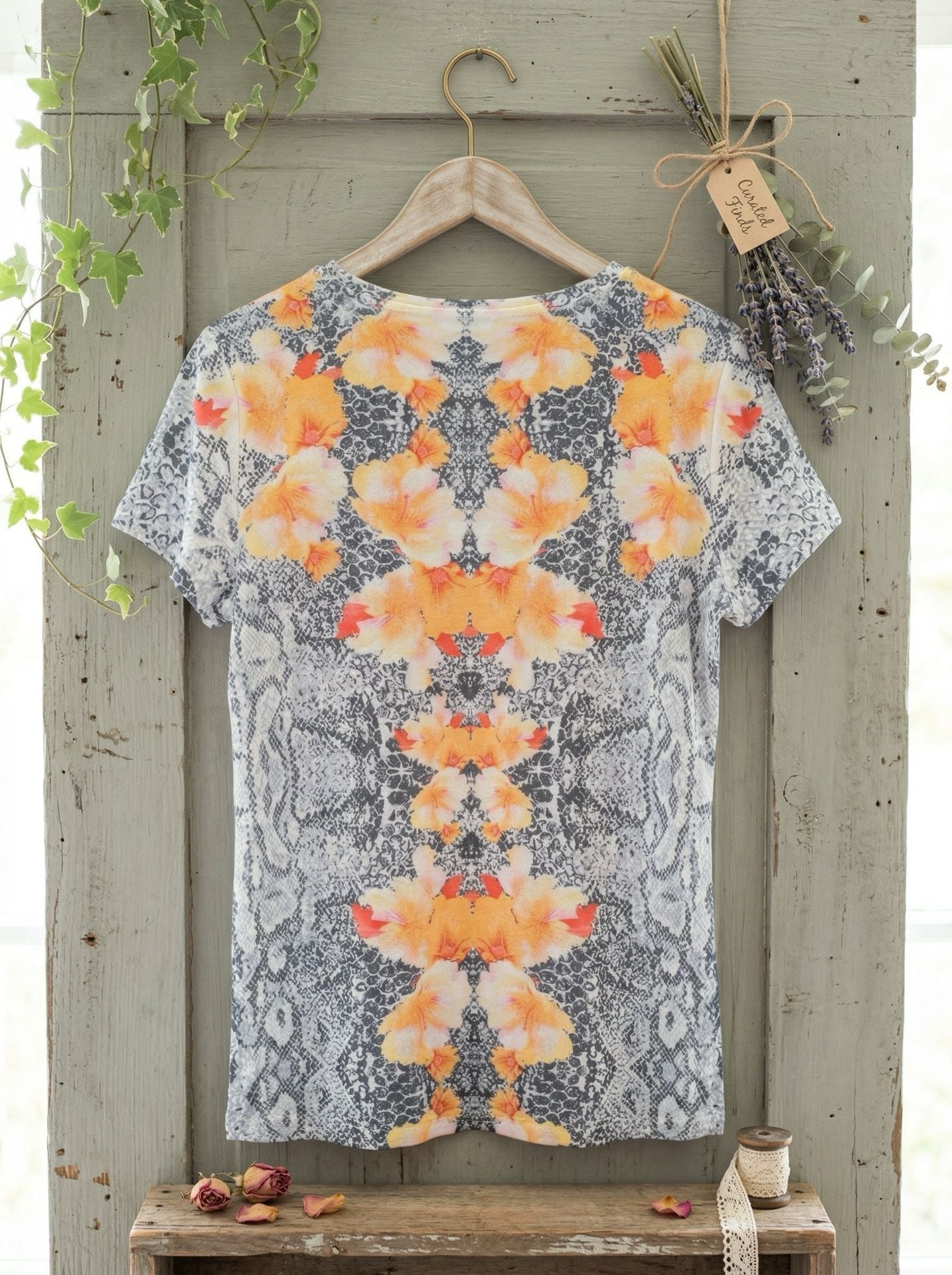 Chico's Floral Snakeskin Rhinestone Embellished Short Sleeve Top Size M 4