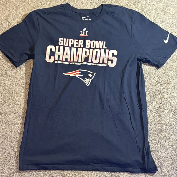 Nike New England Patriots Super Bowl LI Champions T-Shirt Size L