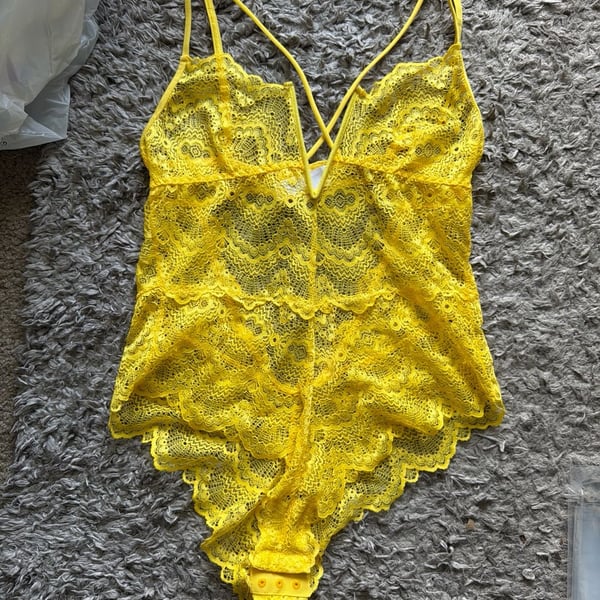 Cosmopolitan Yellow Scalloped Lace Bodysuit Teddy Size M