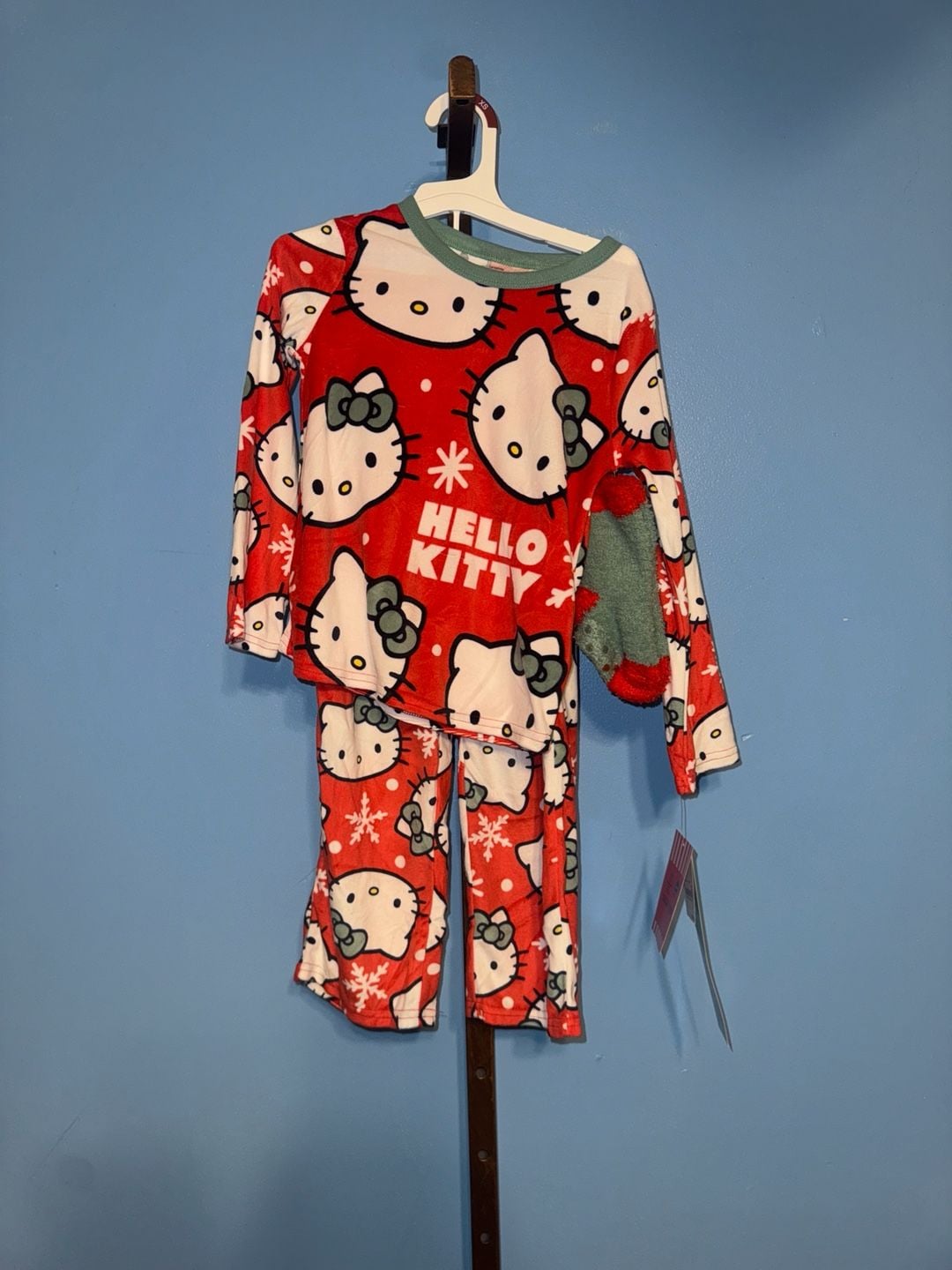 Hello Kitty Girls 3-Piece Holiday Fleece Pajama Set with Socks Size XS 1