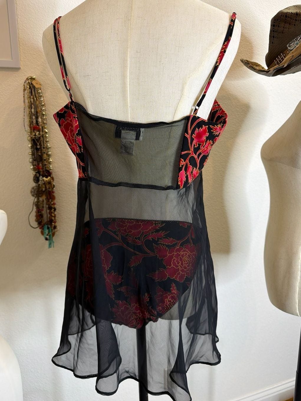 Victoria's Secret Gold Label Vintage Rose 4