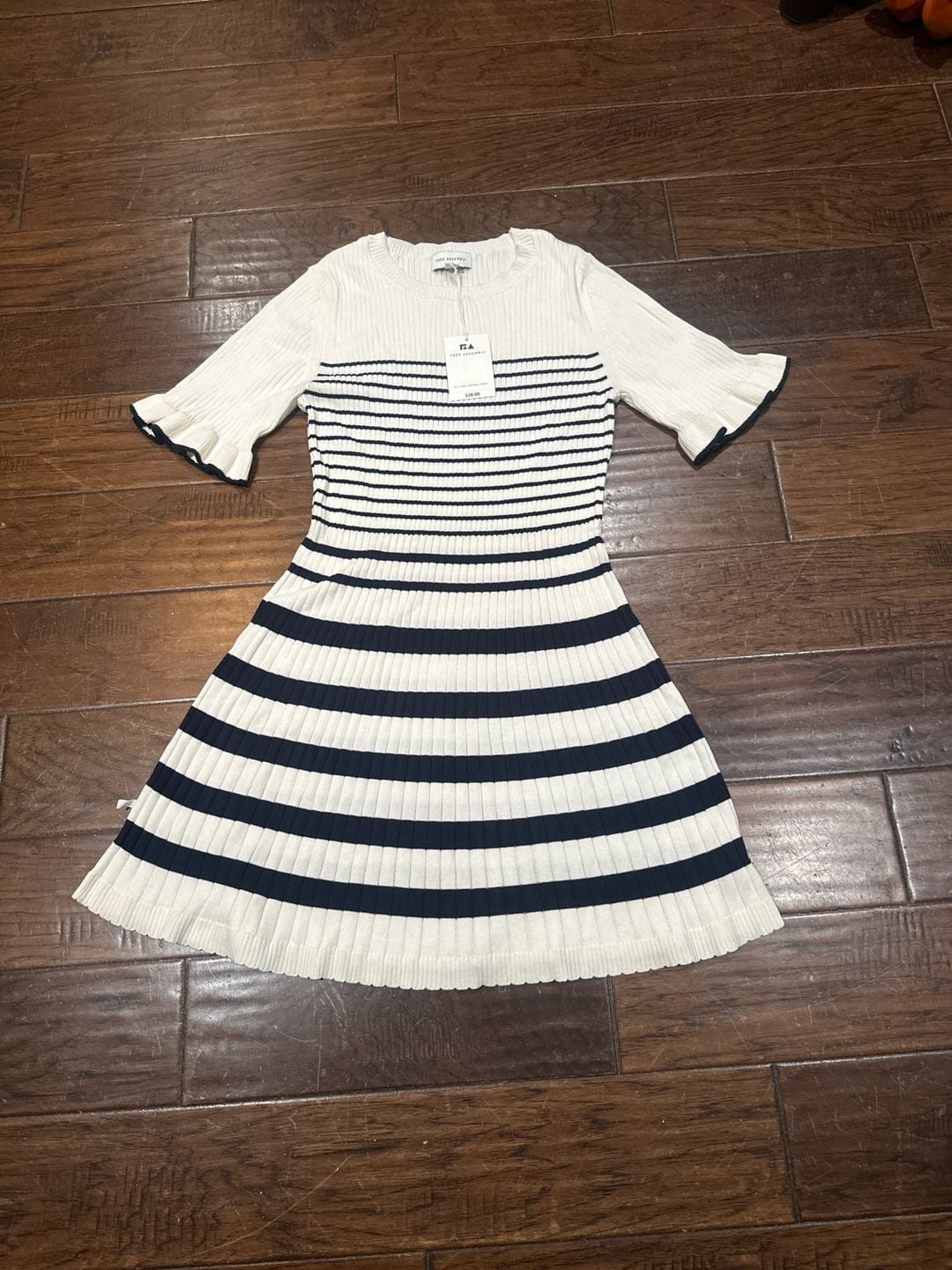 Free Assembly Women's Striped Knit Ruffle Sleeve Fit and Flare Dress, Size L 2