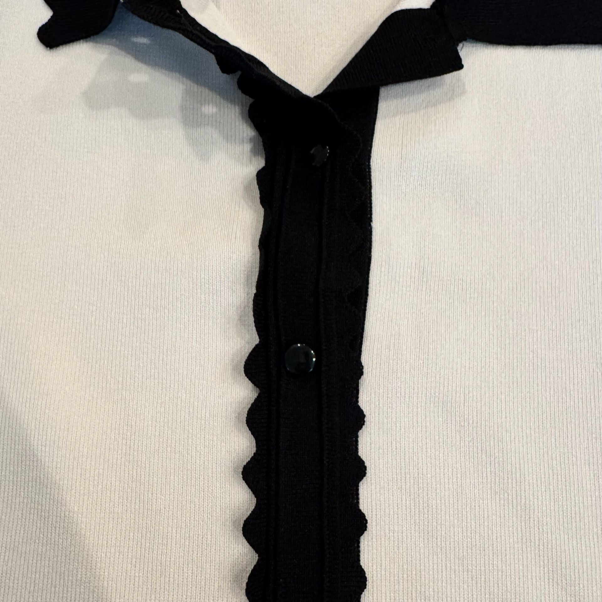 Truth by Republic White Scalloped Trim Knit Button-Up Top Size XS 4
