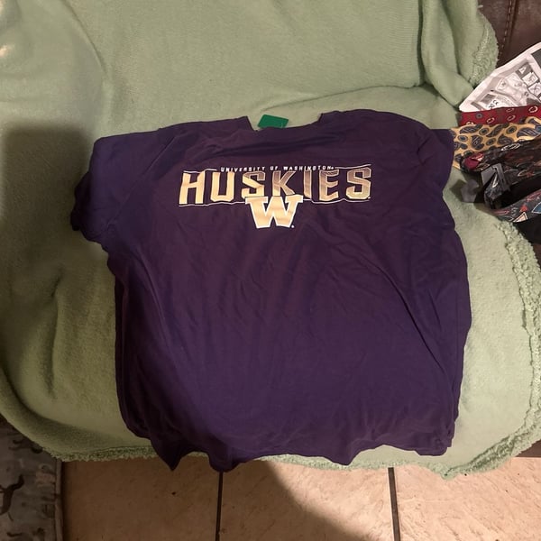 University of Washington Huskies Purple Short Sleeve Graphic T-Shirt