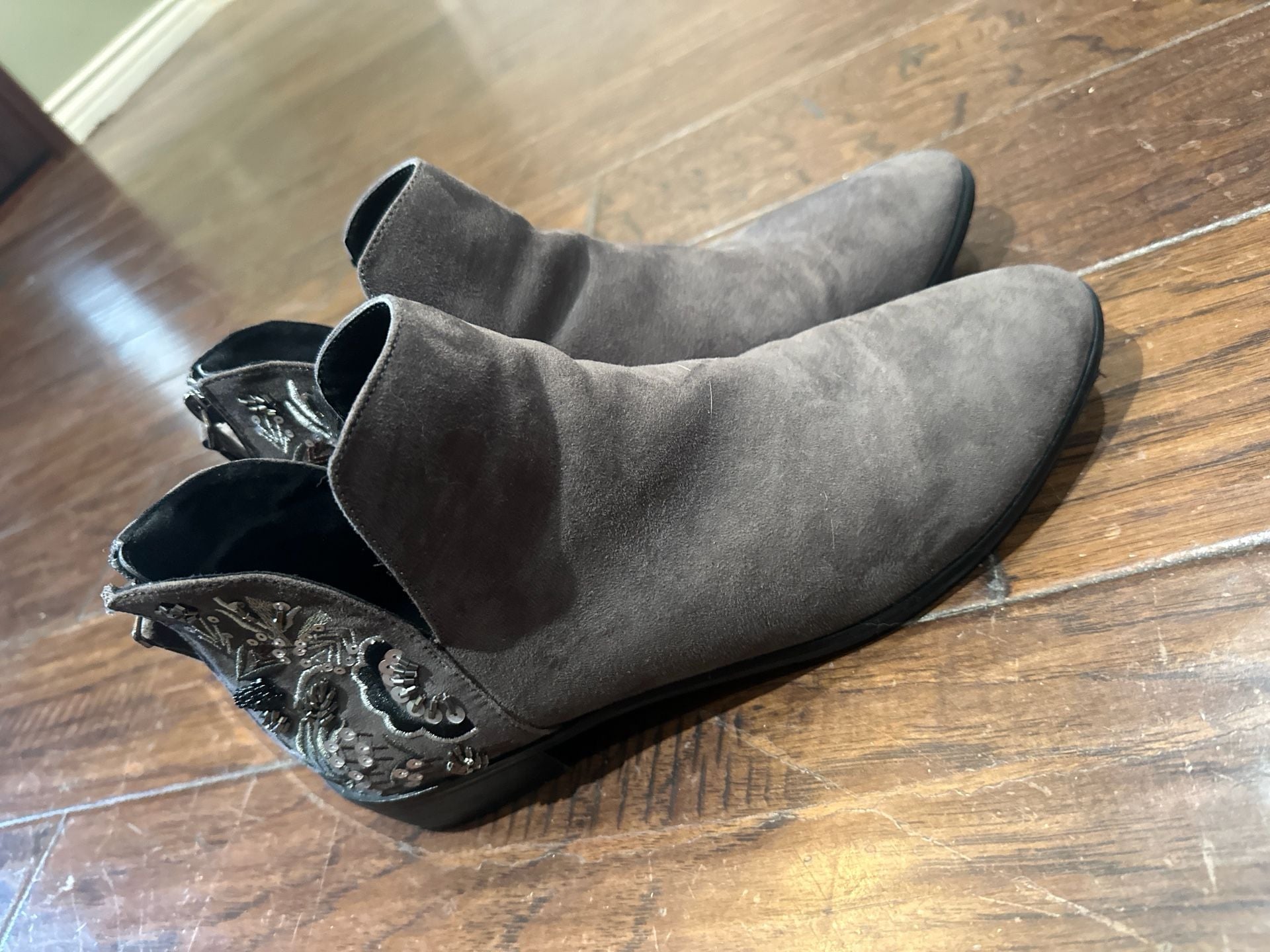 Kenneth Cole Reaction Loop Knot Grey Embroidered Beaded Ankle Boots Size 10M 3
