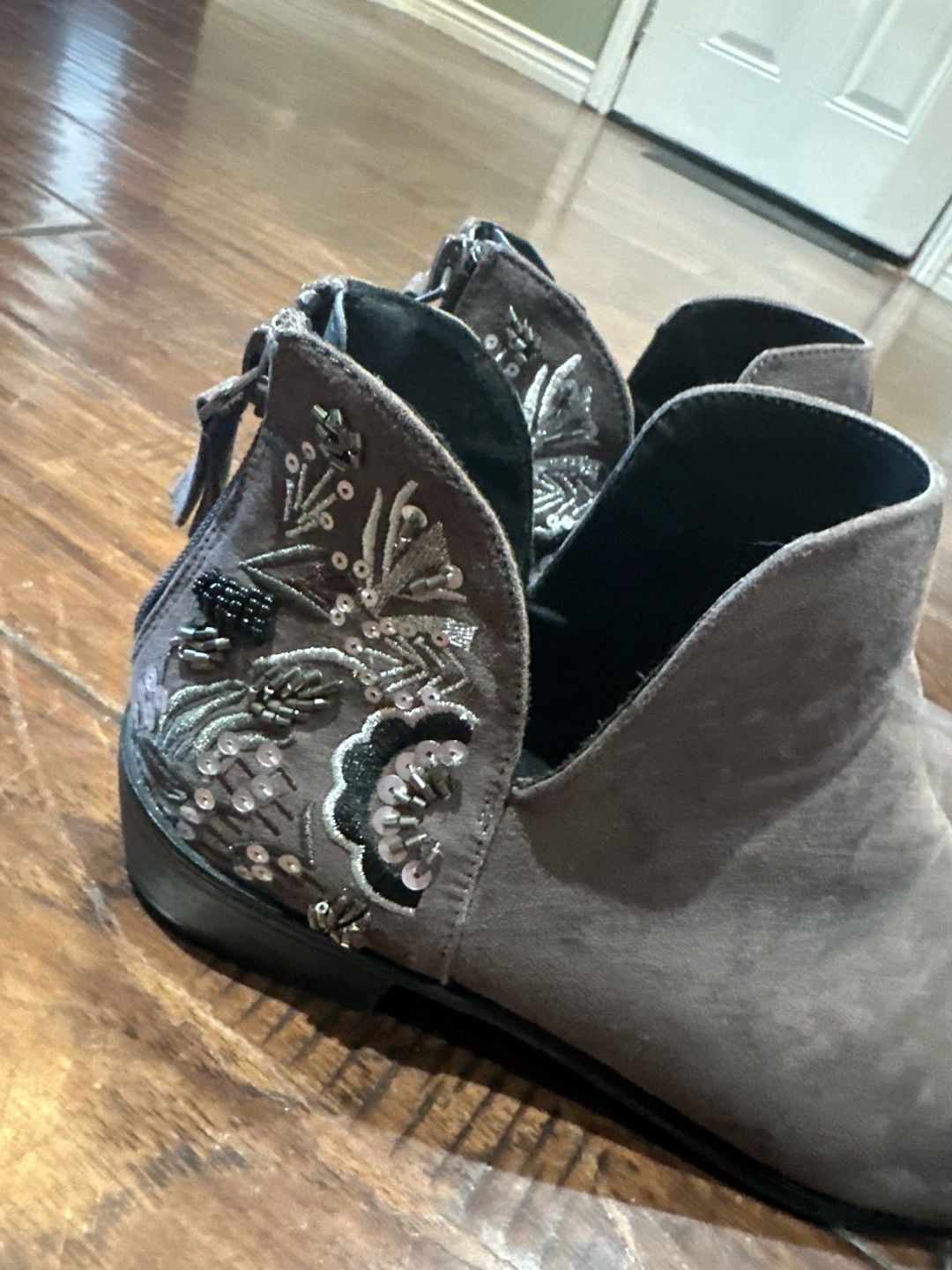 Kenneth Cole Reaction Loop Knot Grey Embroidered Beaded Ankle Boots Size 10M 4