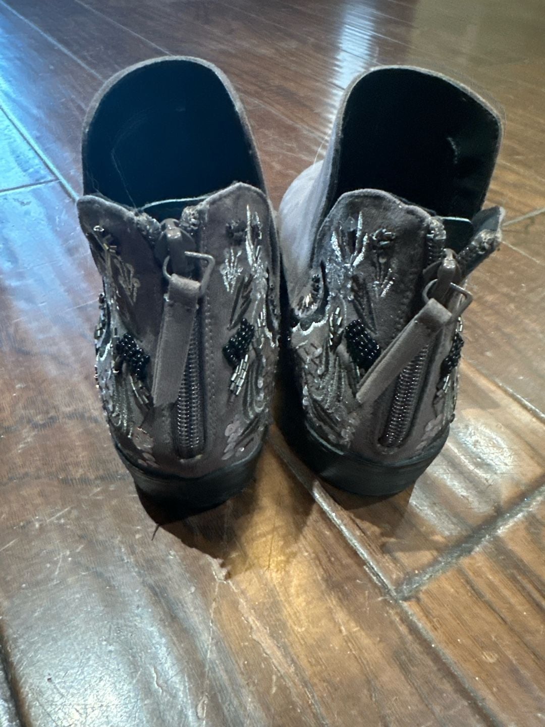 Kenneth Cole Reaction Loop Knot Grey Embroidered Beaded Ankle Boots Size 10M 7