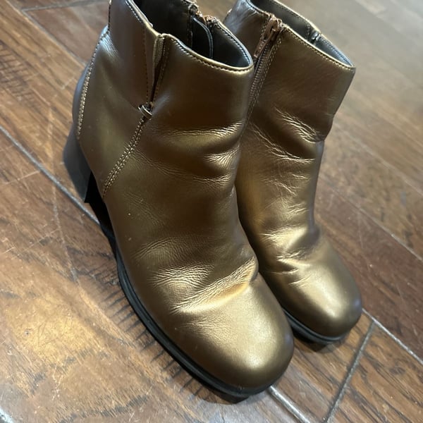 AJ Valenci Metallic Bronze Leather Block Heel Ankle Boots Size 7.5 M