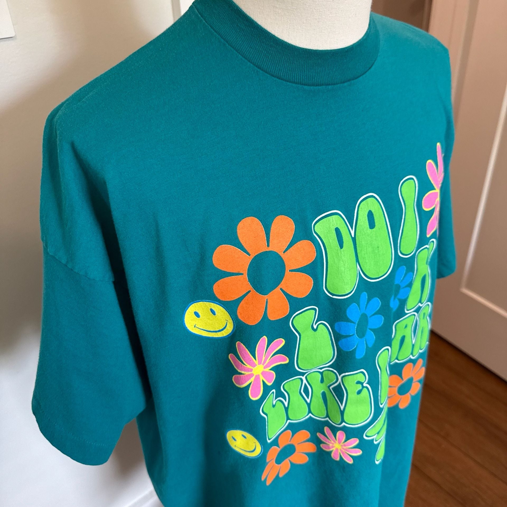 Vintage 90s Do I Look Like I Care Groovy Graphic Single Stitch T-Shirt Teal 4
