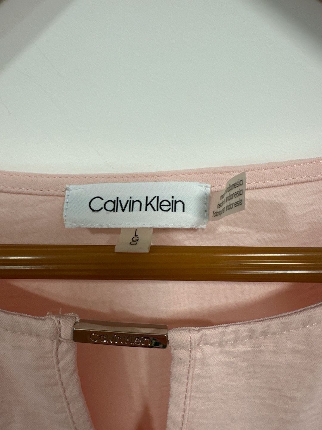 Calvin Klein Women's Pink Keyhole Neck Roll-Tab Sleeve Blouse Size L 2
