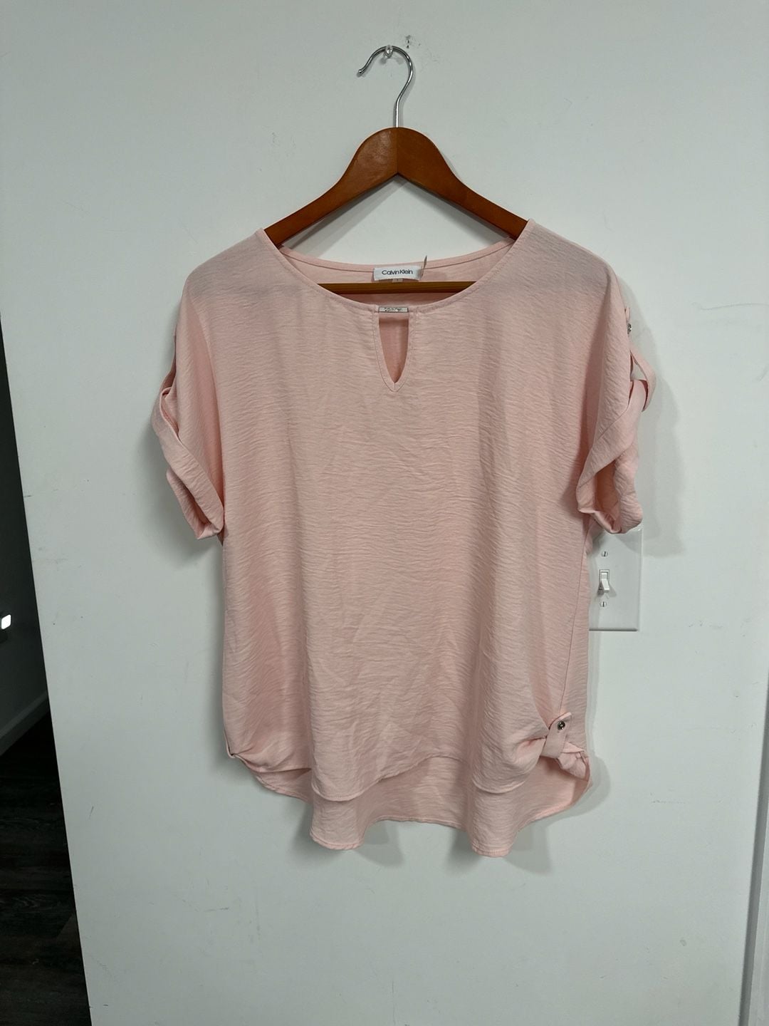 Calvin Klein Women's Pink Keyhole Neck Roll-Tab Sleeve Blouse Size L 4