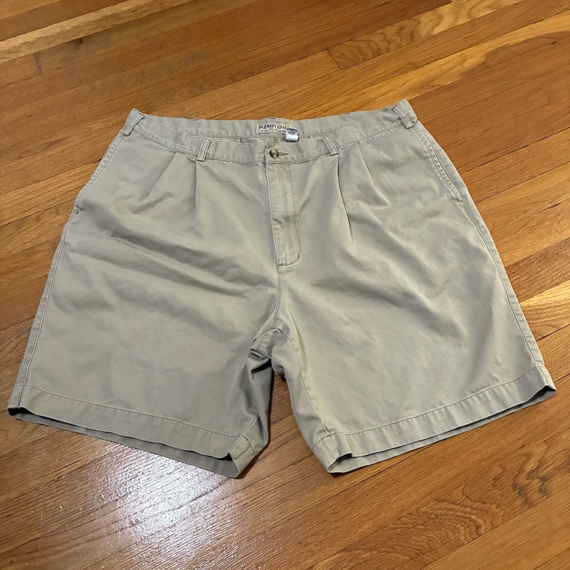 Old Navy Pleated Khaki Shorts Size 42 2