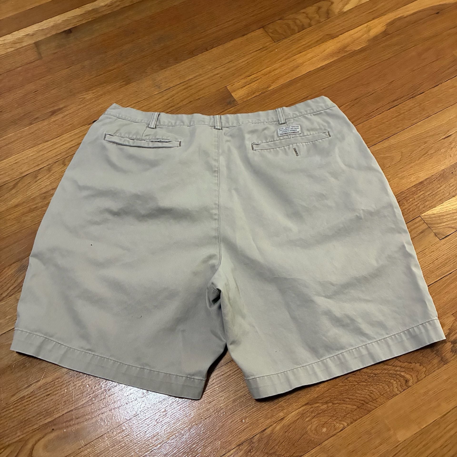 Old Navy Pleated Khaki Shorts Size 42 3